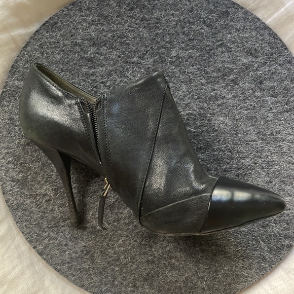 Tory Burch 7.5 Black Booties - Picture 2 of 5